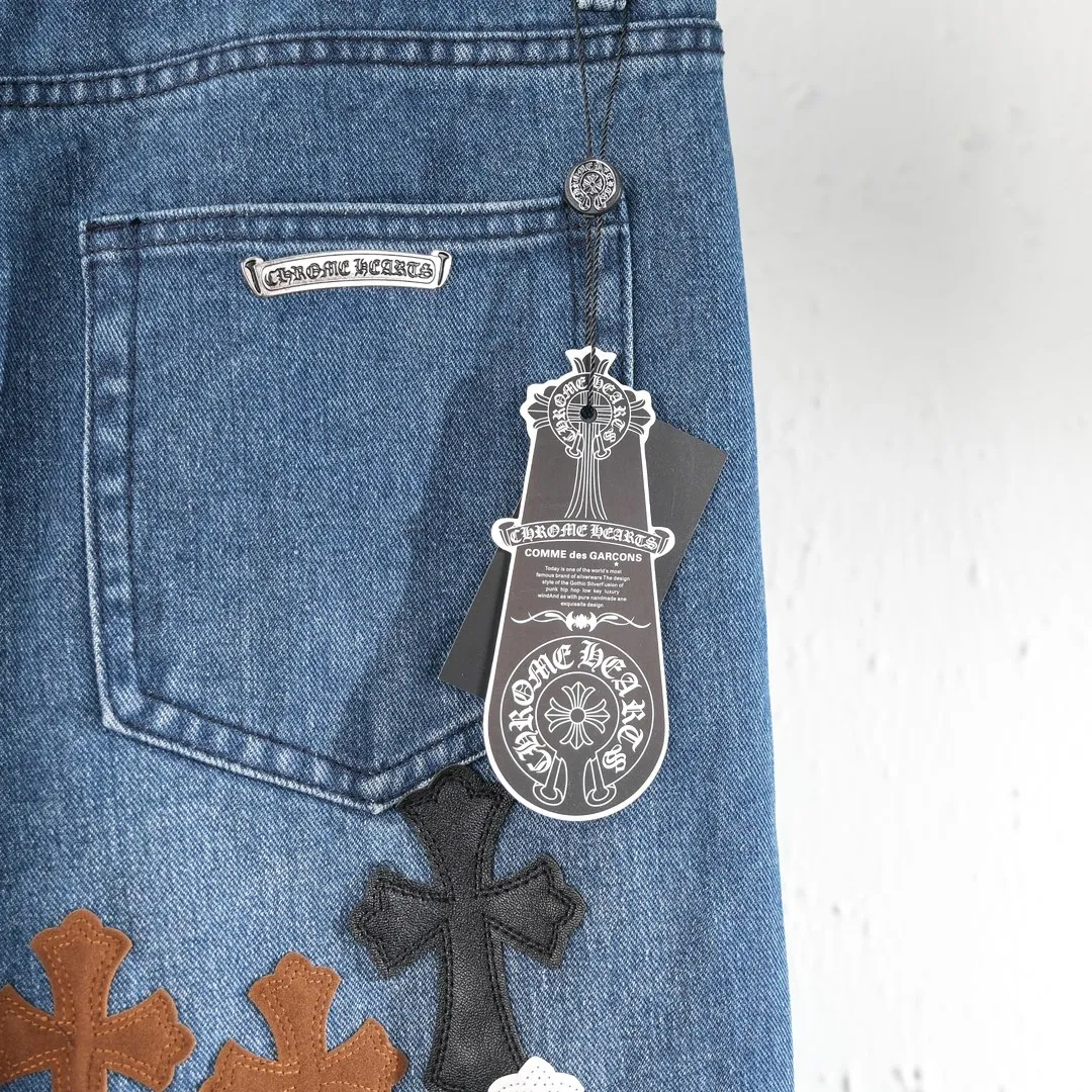 P280 (top replica) [New] Chrome Hearts Matty Boy Sex Records series limited leather multi-color high street work jeans - ch jeans need to be washed and then disassembled and hand-stitched with sheepskin cross leather and then spliced ​​to complete. The whole process is too complicated to explain. The texture can be seen in hand, and it’s all about looking good. These are the most beautiful pants in Crowe’s heart. They are made of beaded canvas fabric, and heavy washing makes the upper body of the fabric more textured, and the pants shape is tall and straight! The three-dimensional cutting of the whole trousers is a masterpiece! The hardware is customized by zp. The beaded canvas fabric is thick and soft after being washed. It has good breathability. Customized small leather label. Unique design. The details are simple and elegant, and the workmanship is exquisite. The whole trousers are neatly routed and the details are in place! It’s so cool that both men and women can easily control the trend of gender-neutral shorts!  Color: Blue Size: Corresponding sizes S-XXL, detailed sizes can be found in Figure 9